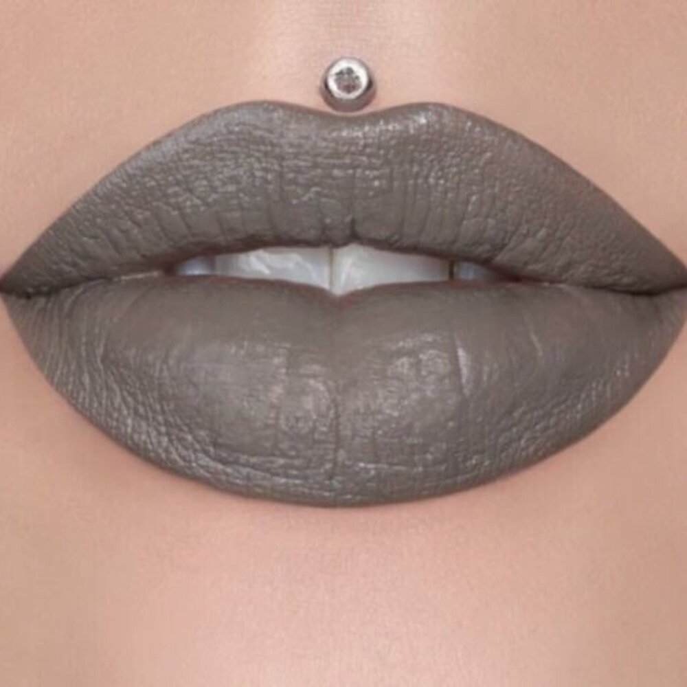 Jeffree Star Velvet Trap Lipstick Shade: Grave Digger New in Box